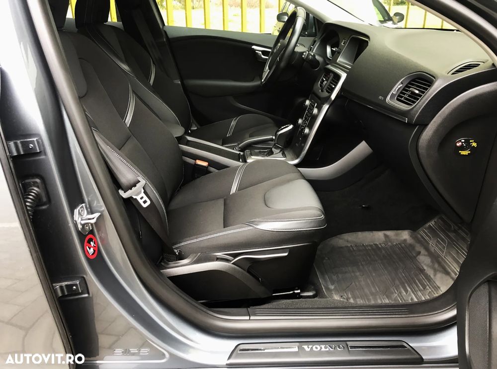 Volvo V40 D3 Geartronic Momentum - 12