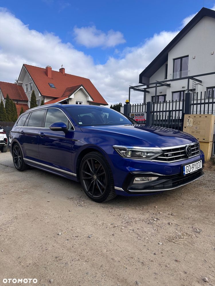 Volkswagen Passat - 1