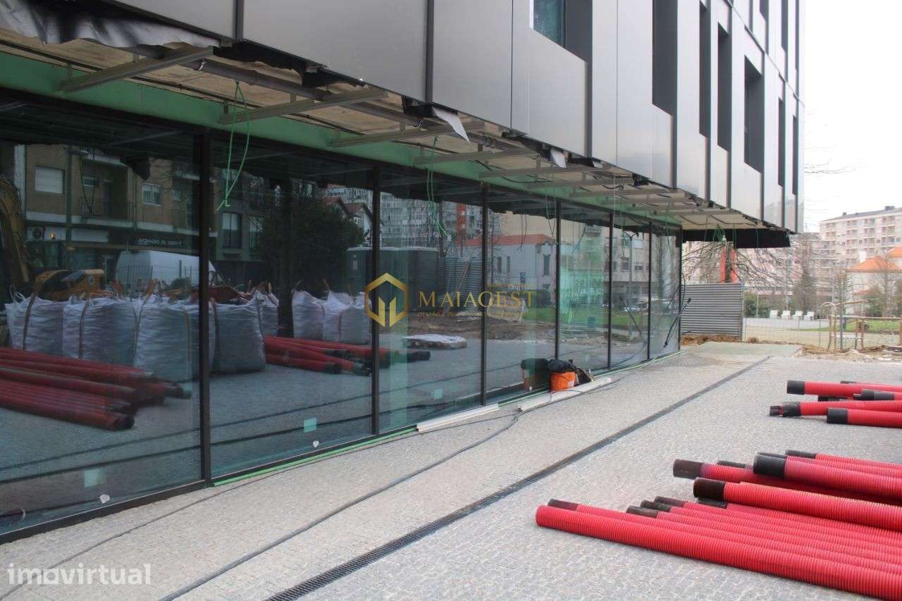Loja com lugar de garagem para Arrendamento no Centro de Gaia - Grande imagem: 3/9