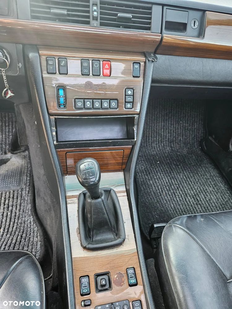 Mercedes-Benz W124 (1984-1993) - 12