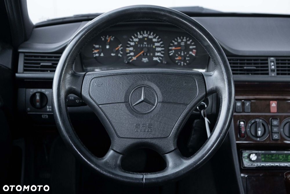 Mercedes-Benz W124 (1984-1993) - 22