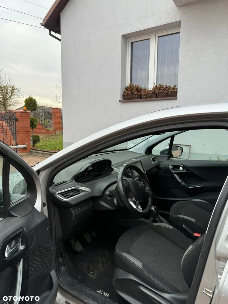 Peugeot 208 PureTech 82 Allure - 5