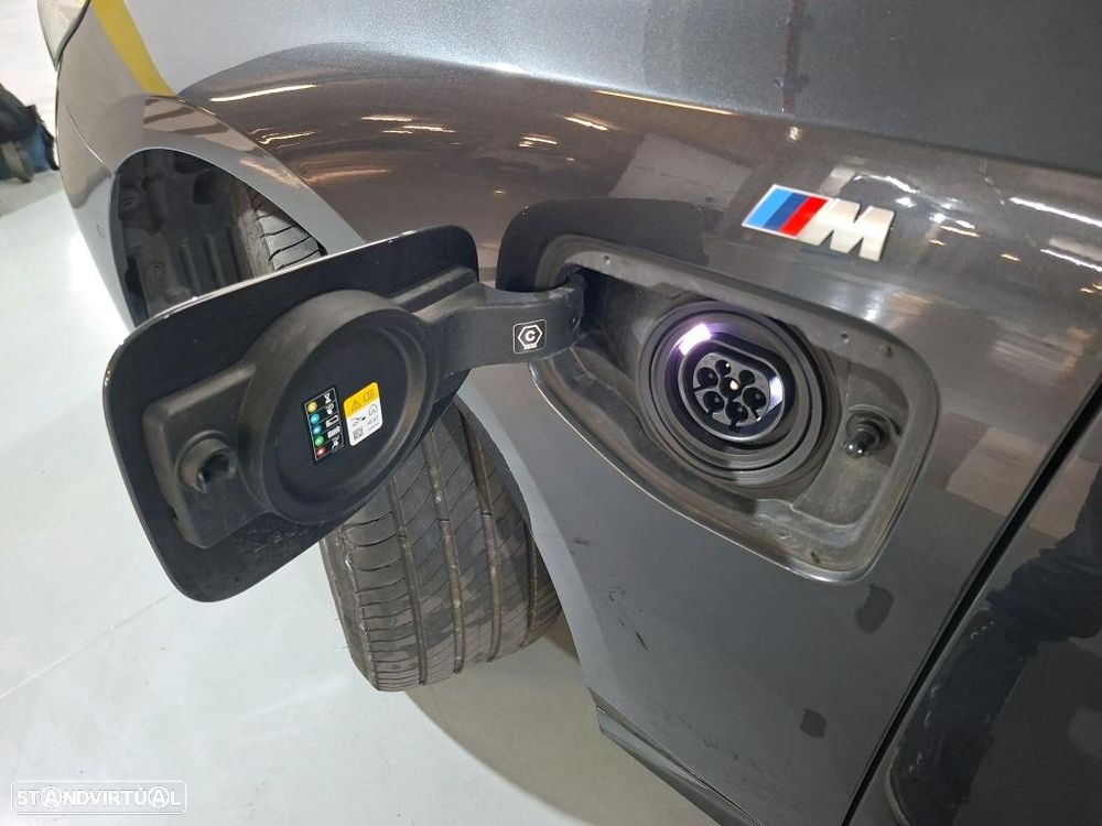 BMW 530 e - 11