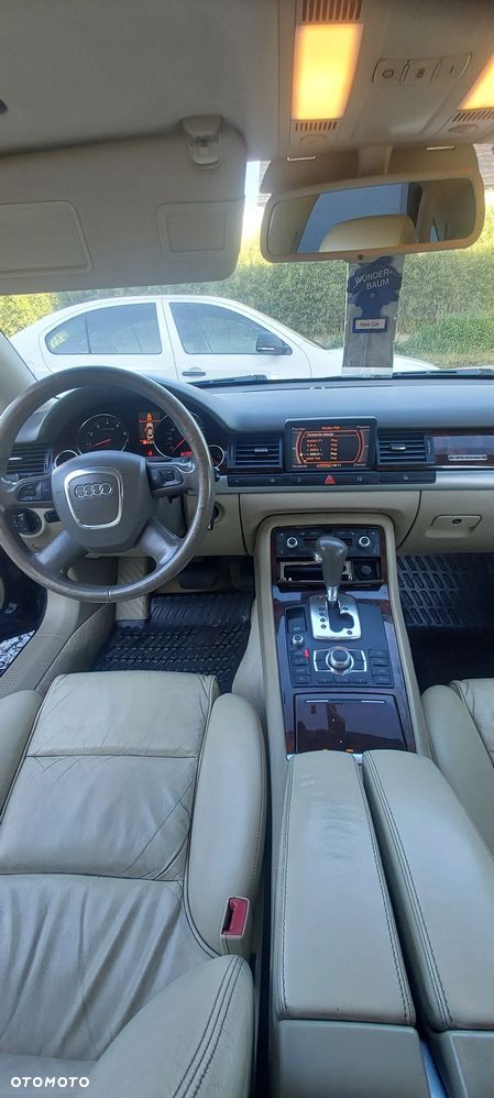 Audi A8 4.2 L Quattro - 30