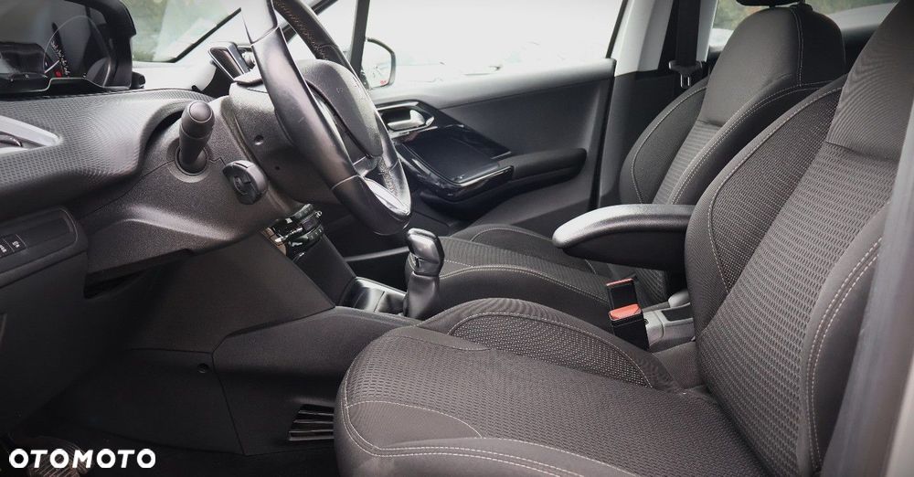 Peugeot 208 - 15