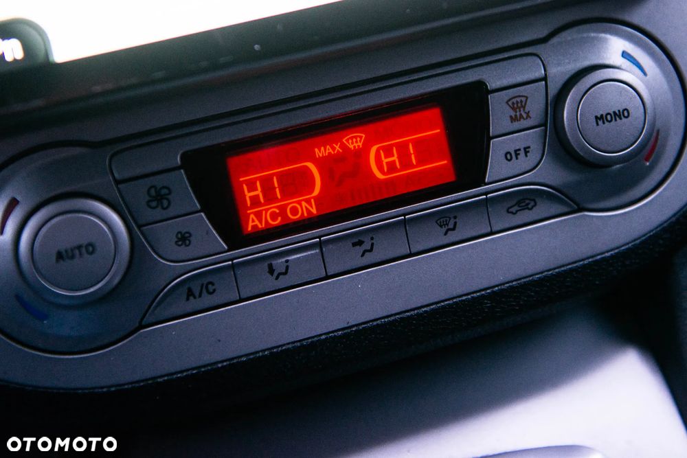 Ford Kuga 2.0 TDCi 4x4 Titanium - 27