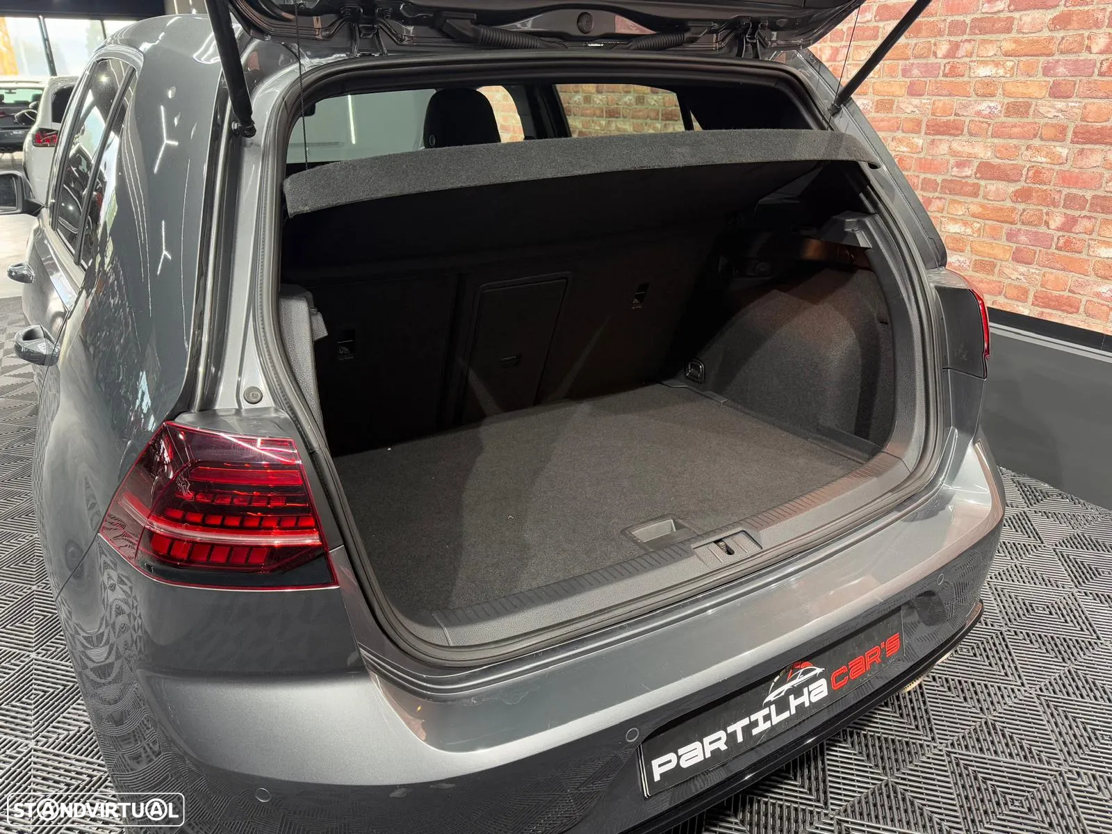 VW Golf R 2.0 TSI OPF 4Motion DSG - 11