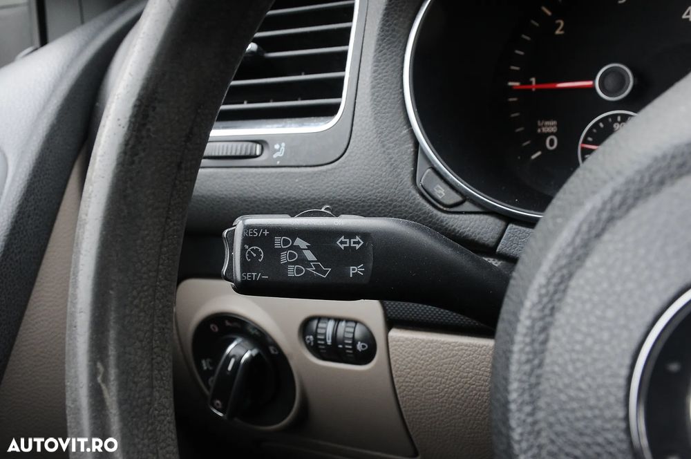 Volkswagen Golf 1.6 TDI DPF Comfortline - 12