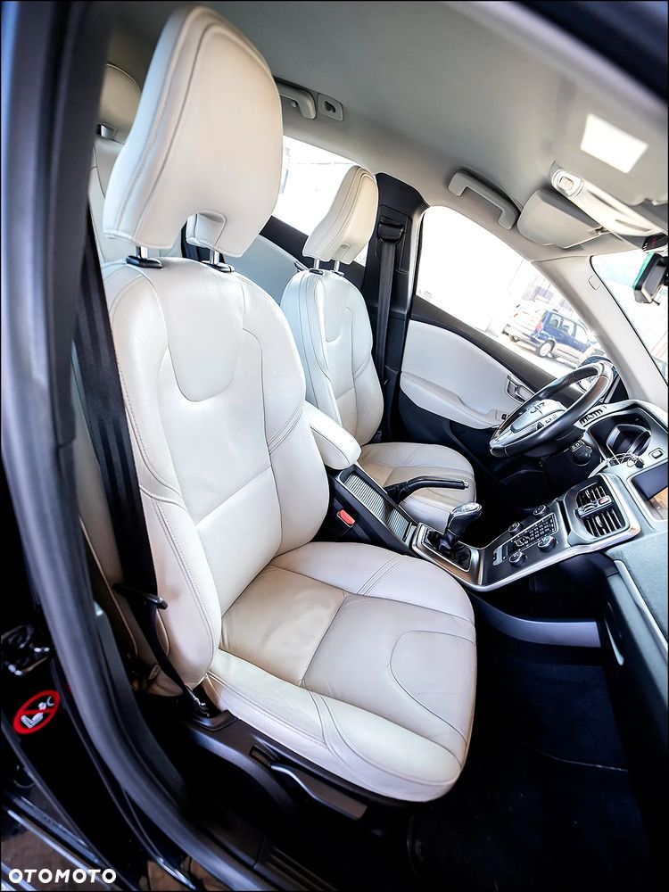 Volvo V40 D2 Summum - 36