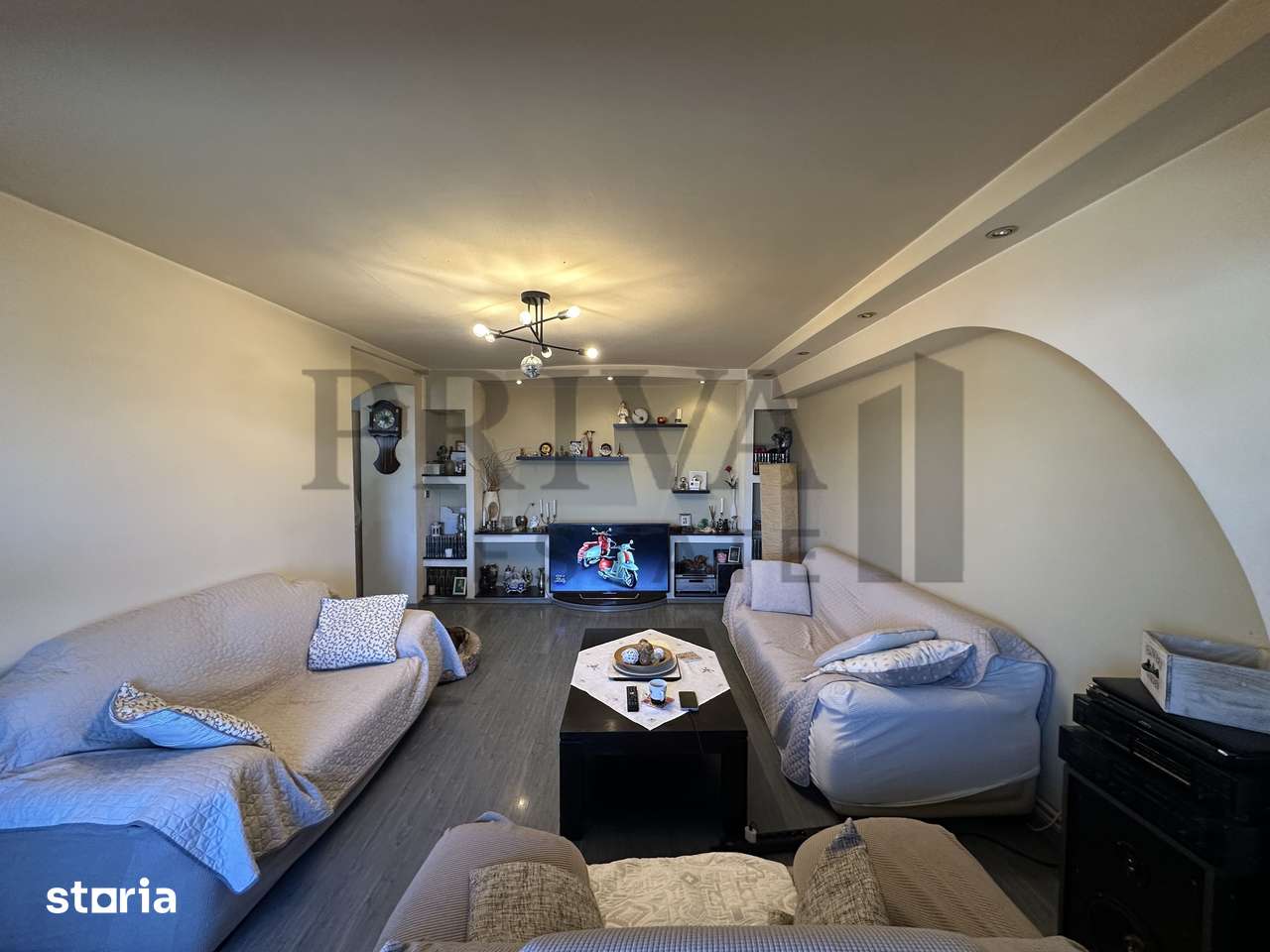 Apartament 4 camere, 2 bai, 2 balcoane, centrala — fotografia 1