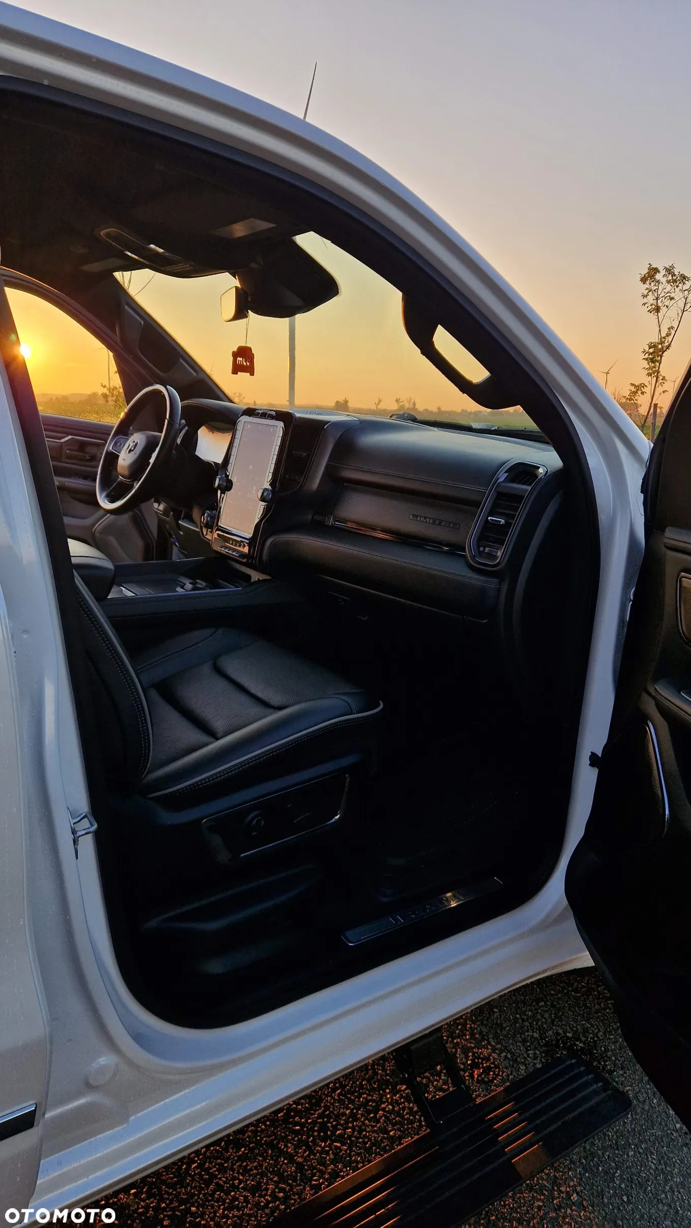 RAM 1500 Crew Cab Shortbed Limited - 15