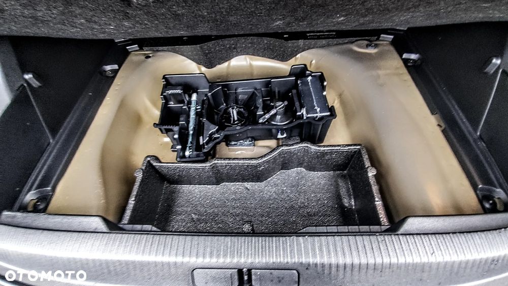 Peugeot 2008 1.2 PureTech GT Pack S&S EAT8 - 6