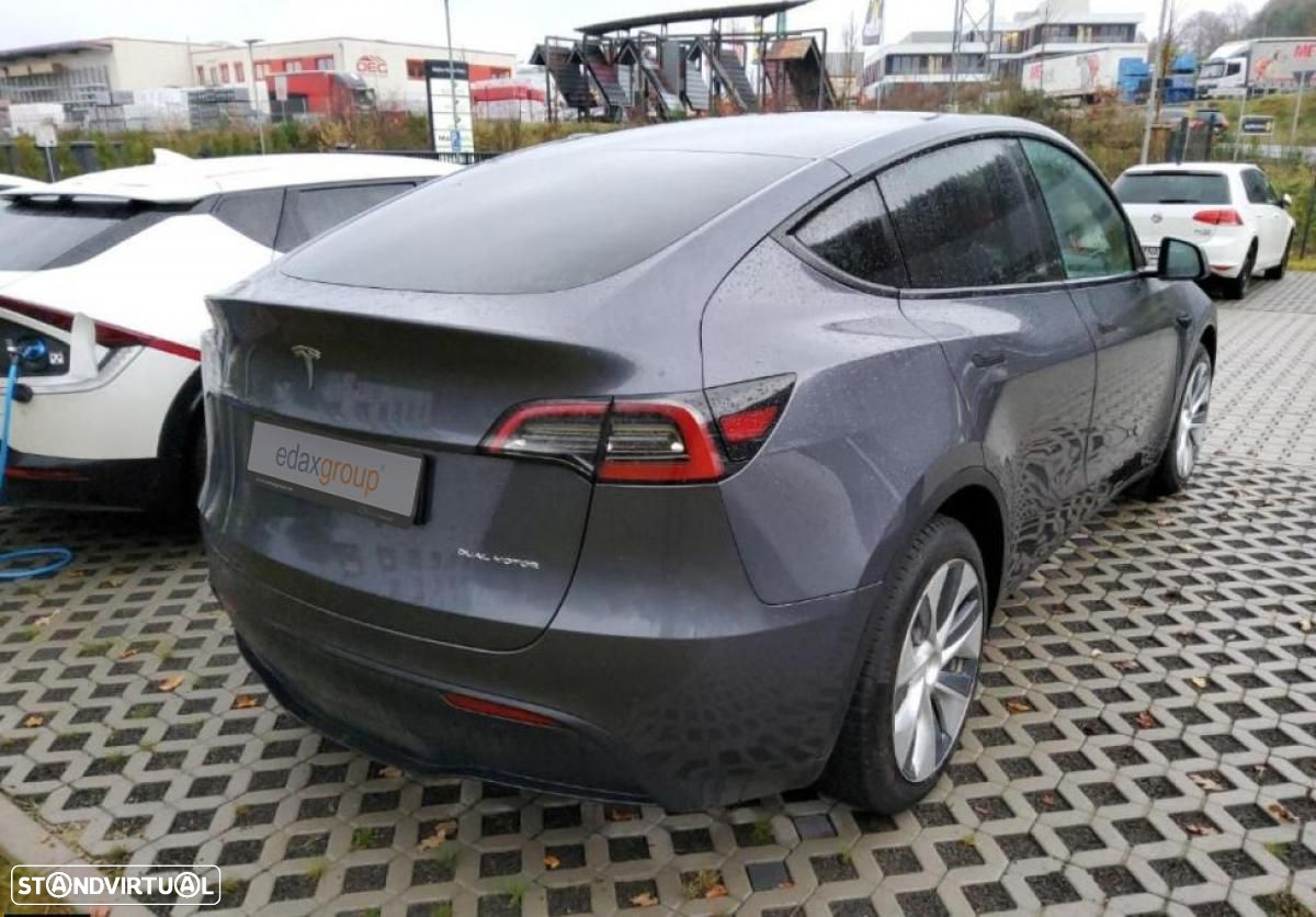 Tesla Model Y Long Range Dual Motor AWD - 2