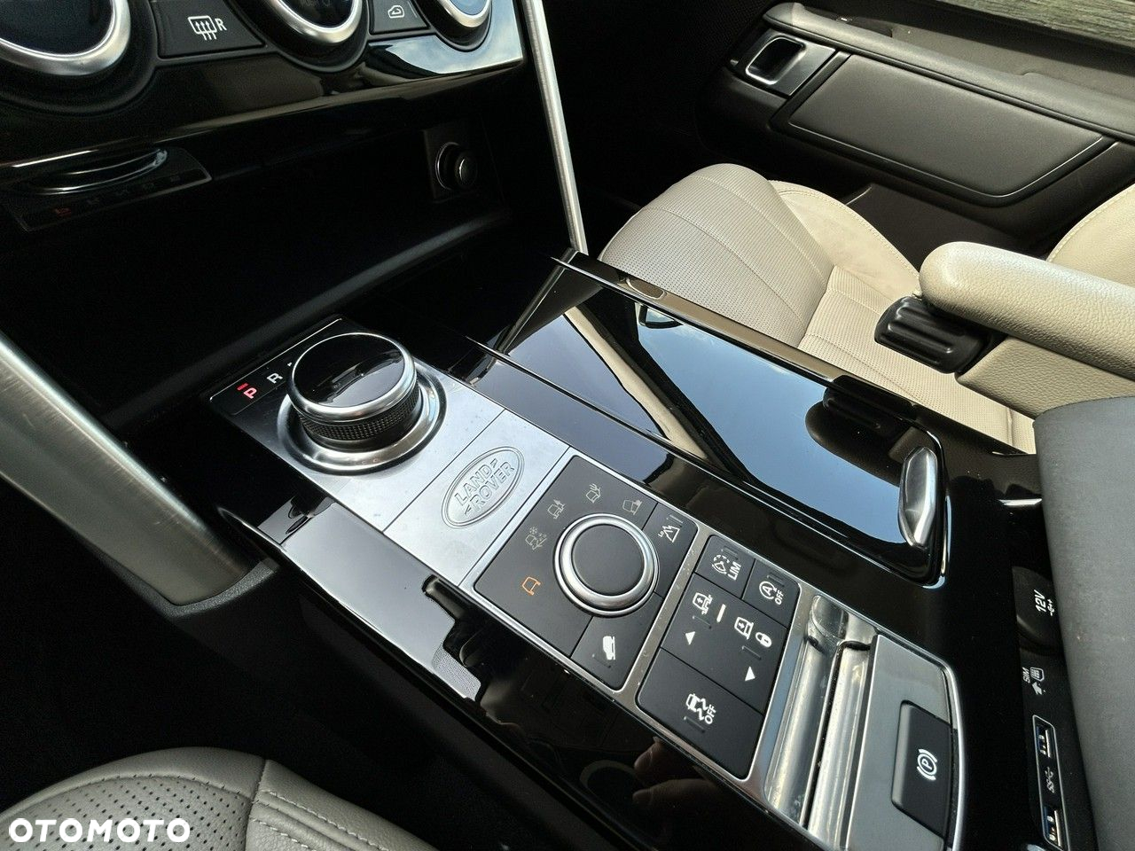 Land Rover Discovery V 3.0 Si6 HSE Luxury - 26