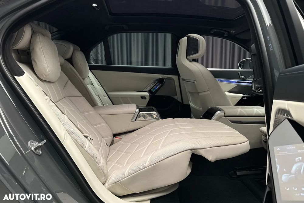 BMW Seria 7 740d xDrive MHEV - 37