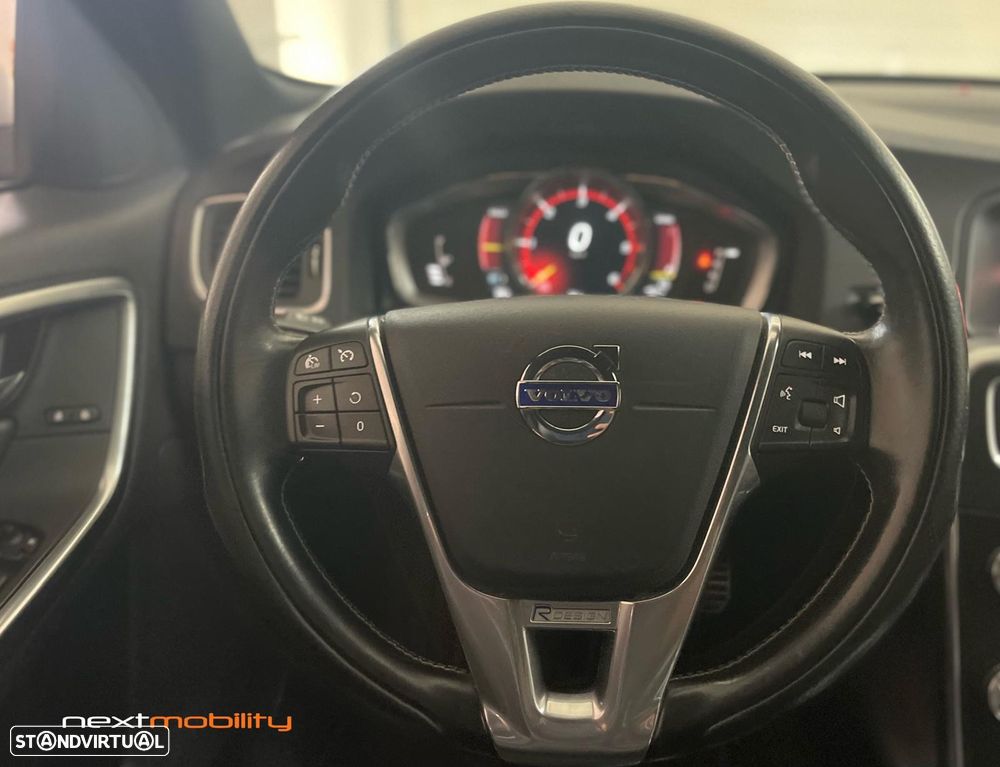 Volvo V60 2.4 D6 R-Design AWD Phev - 23
