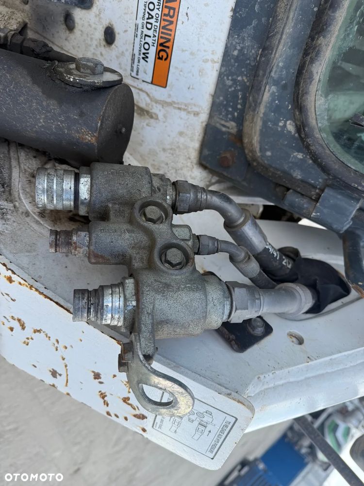 Bobcat S300 / 3801 kg / 2008r / - 12