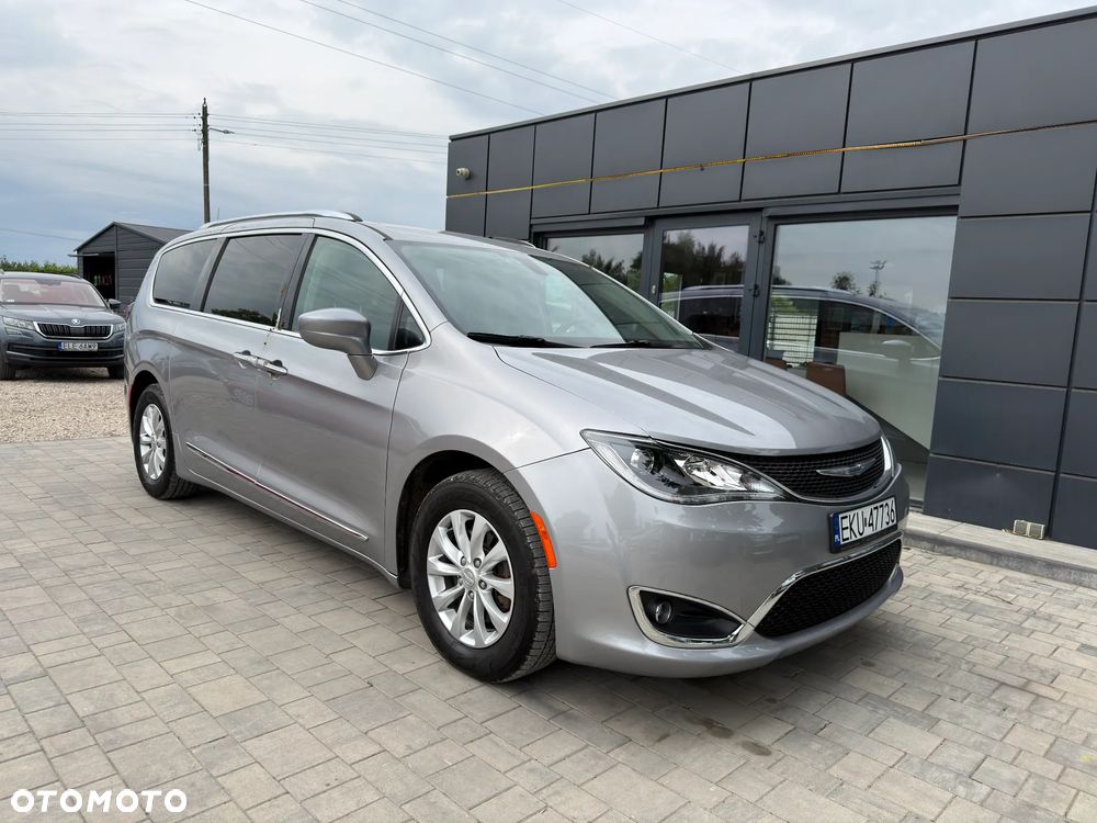 Chrysler Pacifica - 6