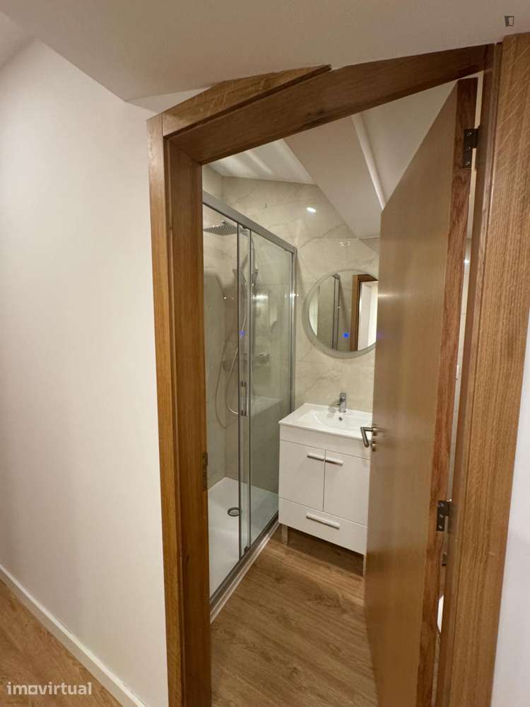 Quarto - localizado em Paranhos Porto - Grande imagem: 4/12