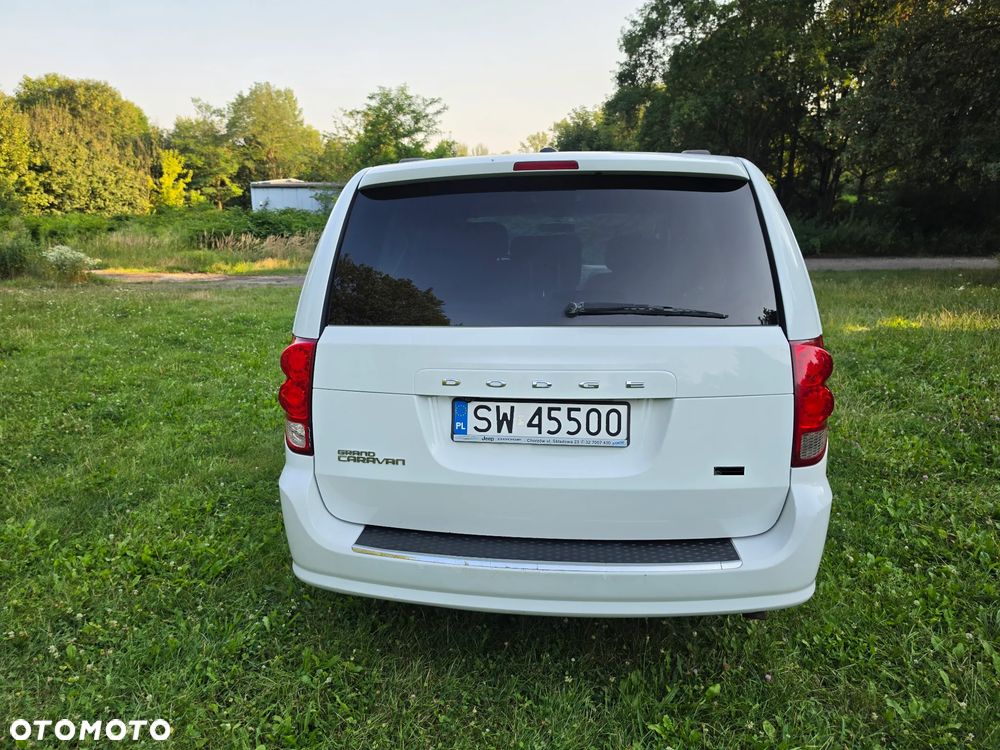 Dodge Grand Caravan - 8