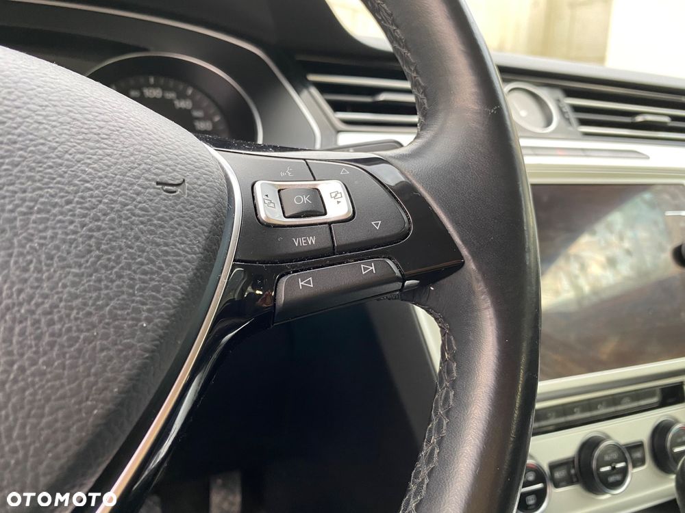 Volkswagen Passat - 11