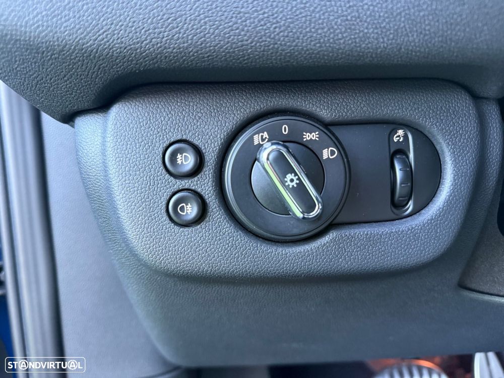 MINI Clubman Cooper SD ALL4 Auto Desportiva - 27
