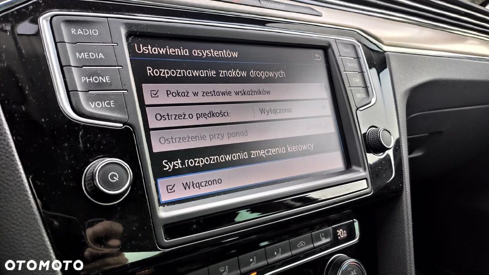 Volkswagen Passat - 26