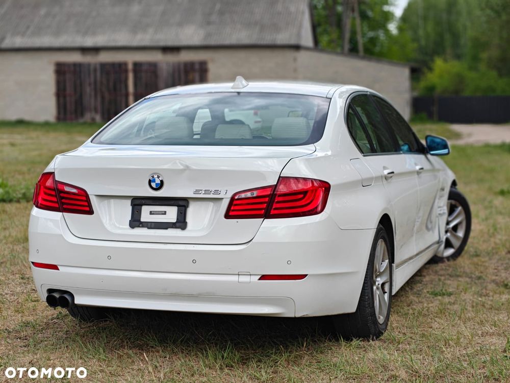 BMW Seria 5 528i Luxury Line - 6