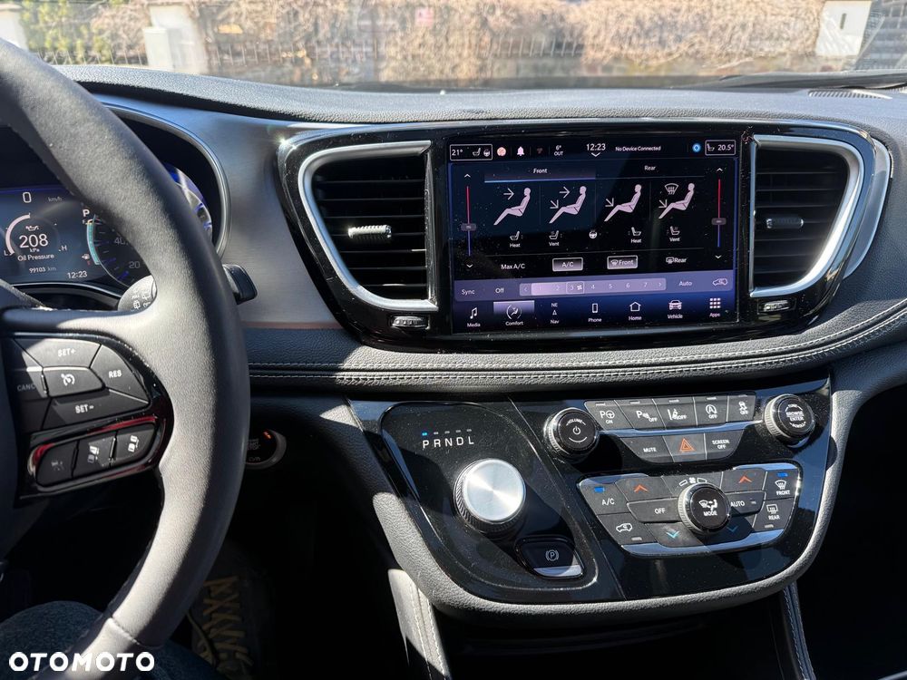 Chrysler Pacifica - 34