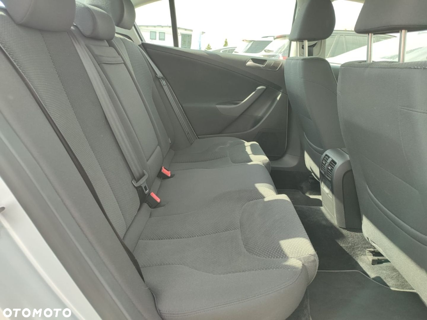 Volkswagen Passat - 14