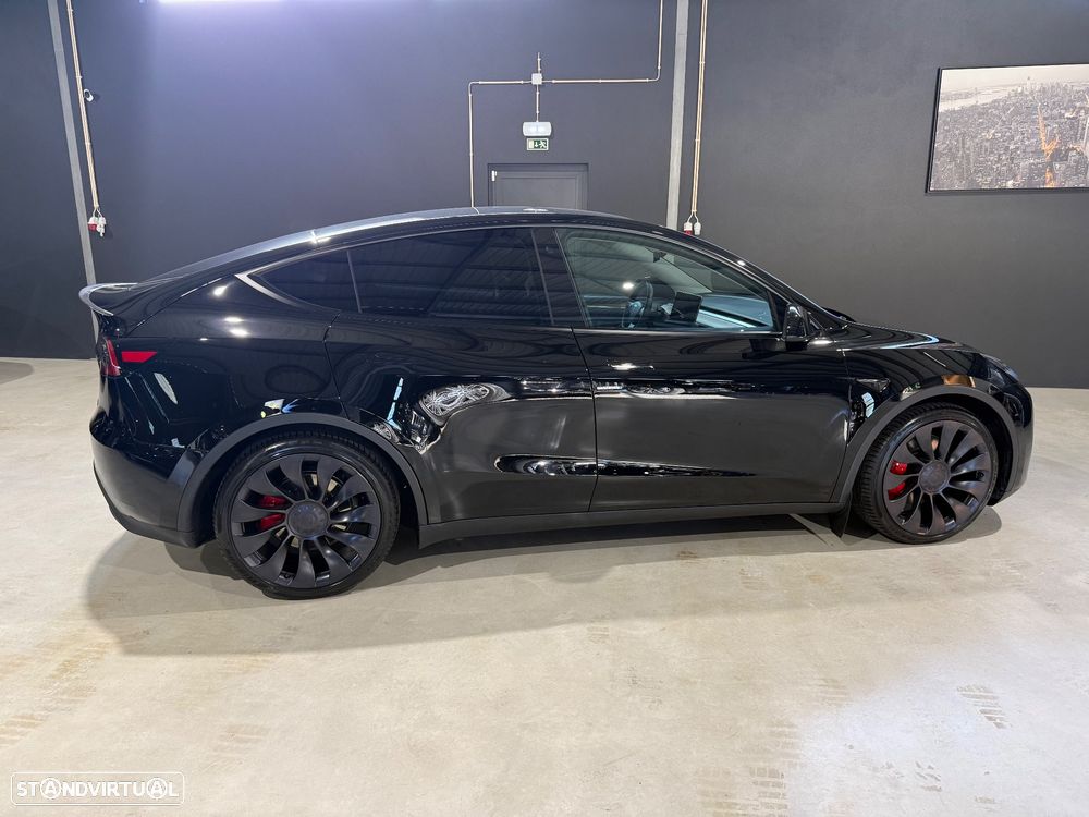 Tesla Model Y Performance Dual Motor AWD - 11