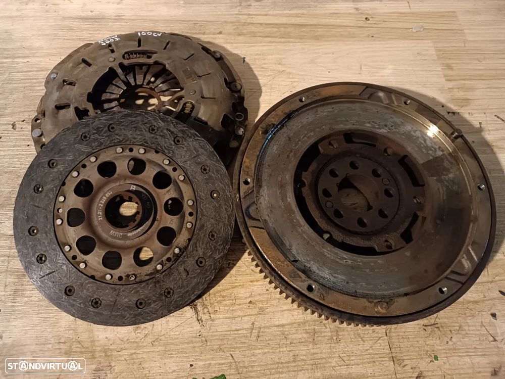 VOLANTE BIMASSA COM EMBRAIAGEM BMW 320D 520D 150CV (ESTRIADO GROSSO) - 2