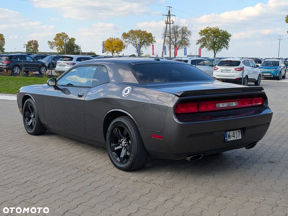 Dodge Challenger - 11