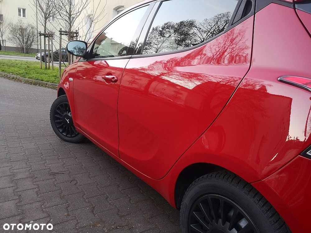 Lancia Ypsilon 1.2 8V Black&Red S&S - 14