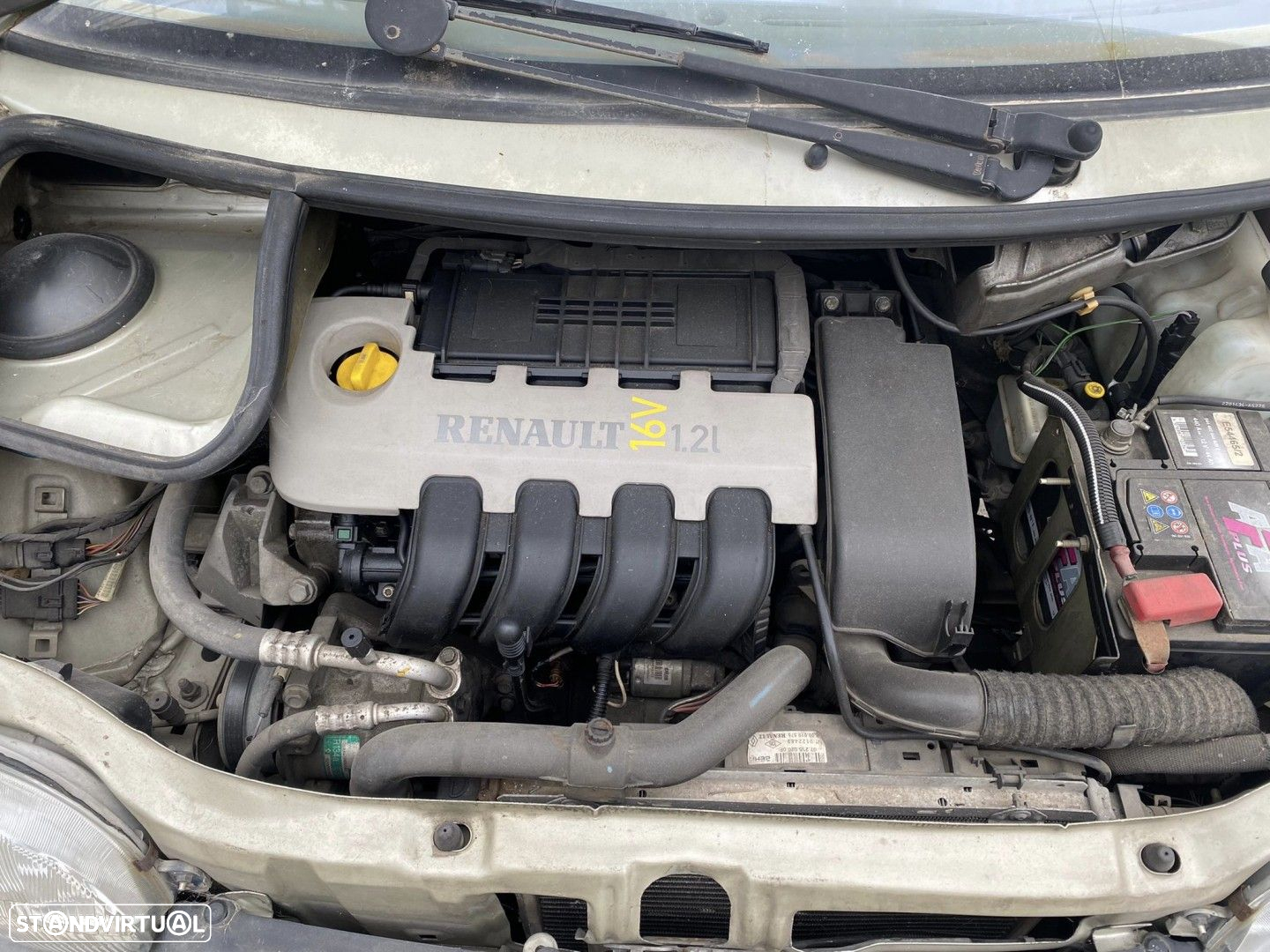 Renault Twingo 1.2i de 2001 disponível para peças TAMPAS DAS COLUNAS VENDIDAS - 4