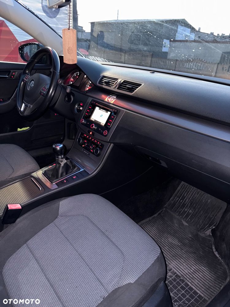 Volkswagen Passat 1.6 TDI DPF BlueMot Comfortline - 8