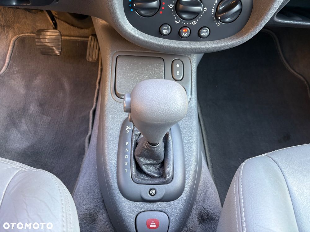 Renault Clio - 40