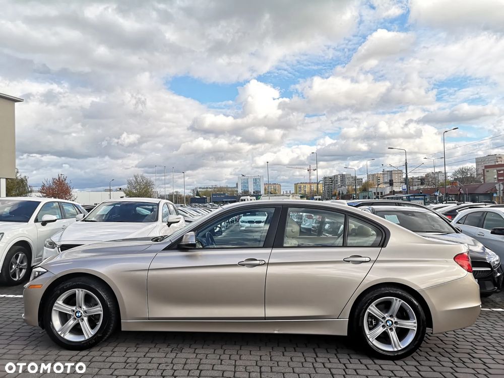 BMW Seria 3 330i xDrive - 5