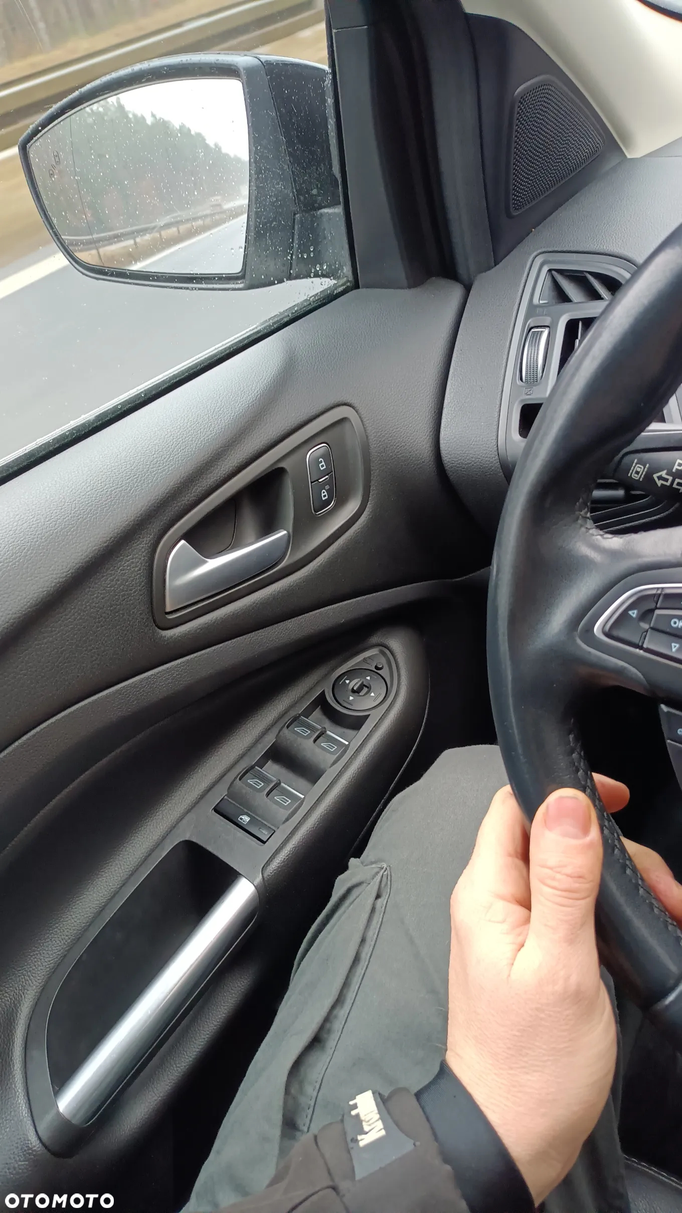 Ford Kuga 2.0 TDCi FWD Titanium - 14