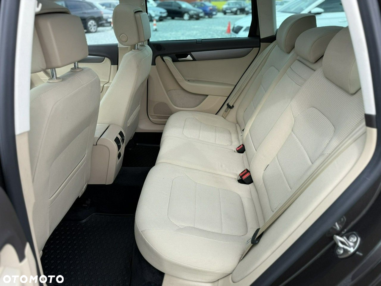 Volkswagen Passat Variant 2.0 Blue TDI SCR Highline - 12