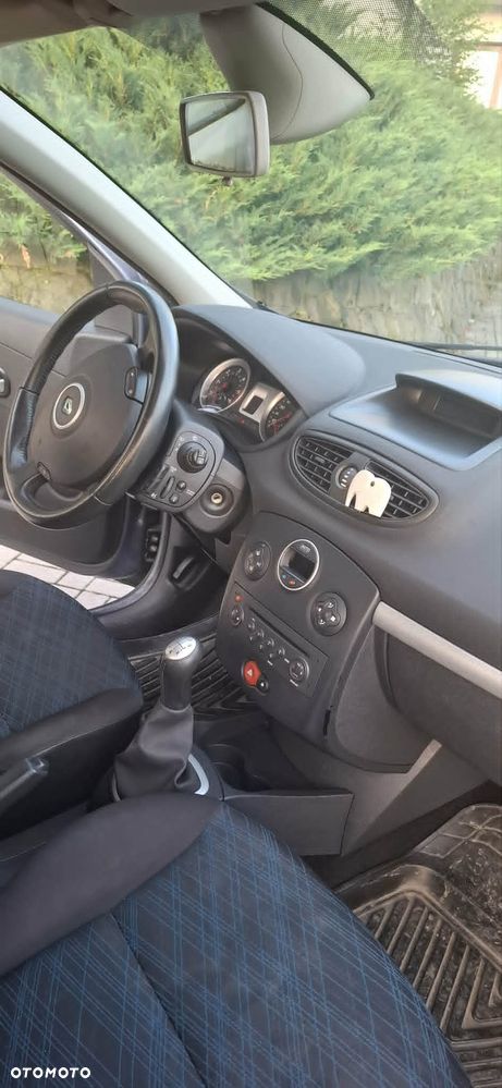 Renault Clio - 11