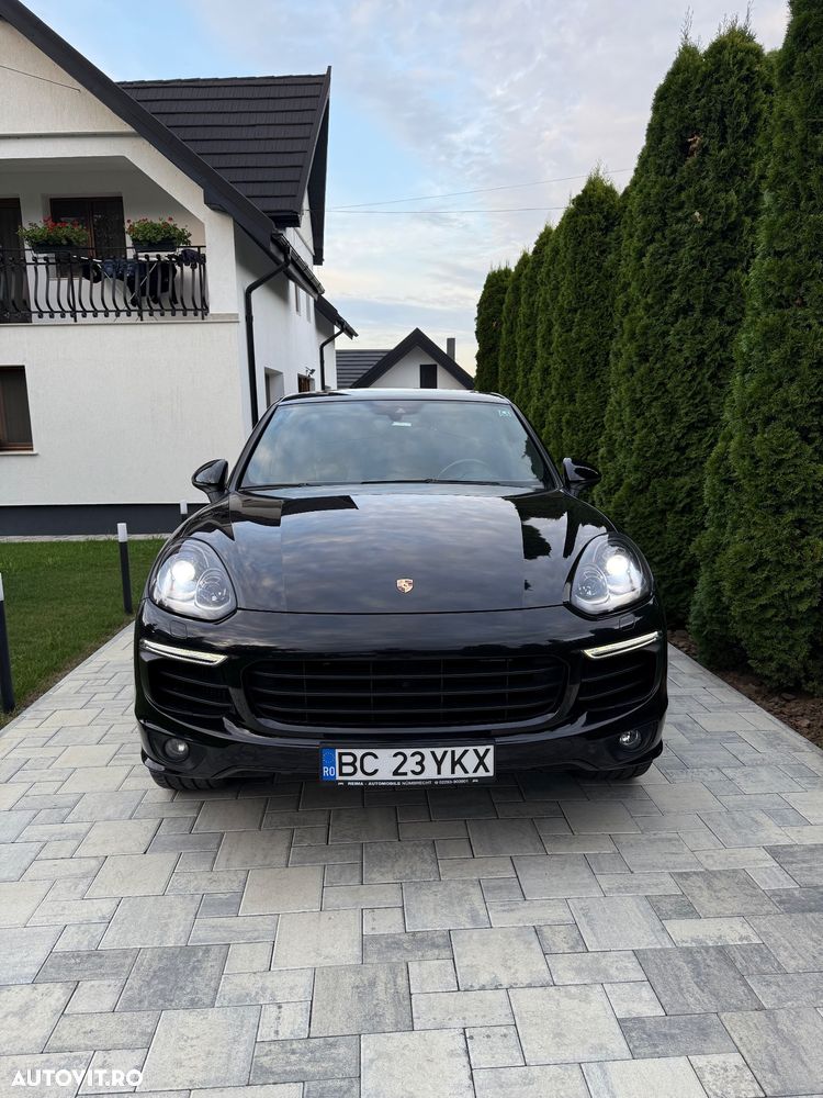 Porsche Cayenne - 1