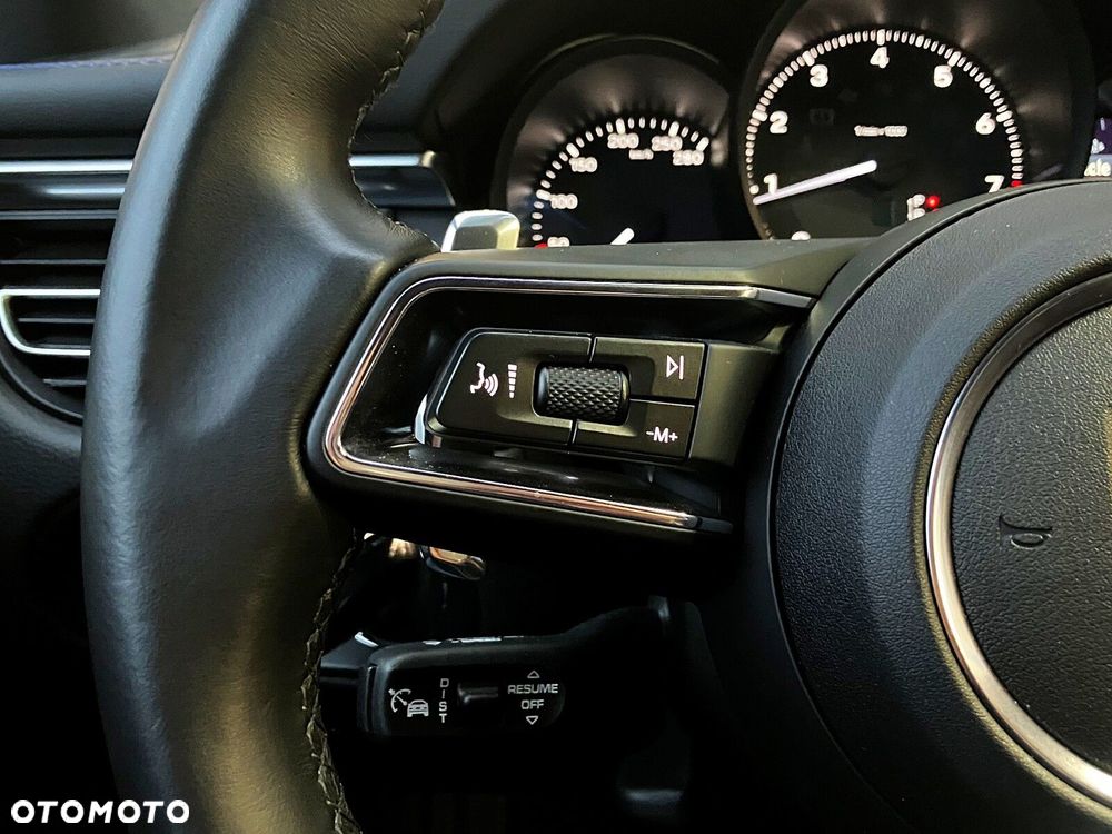 Porsche Macan - 24