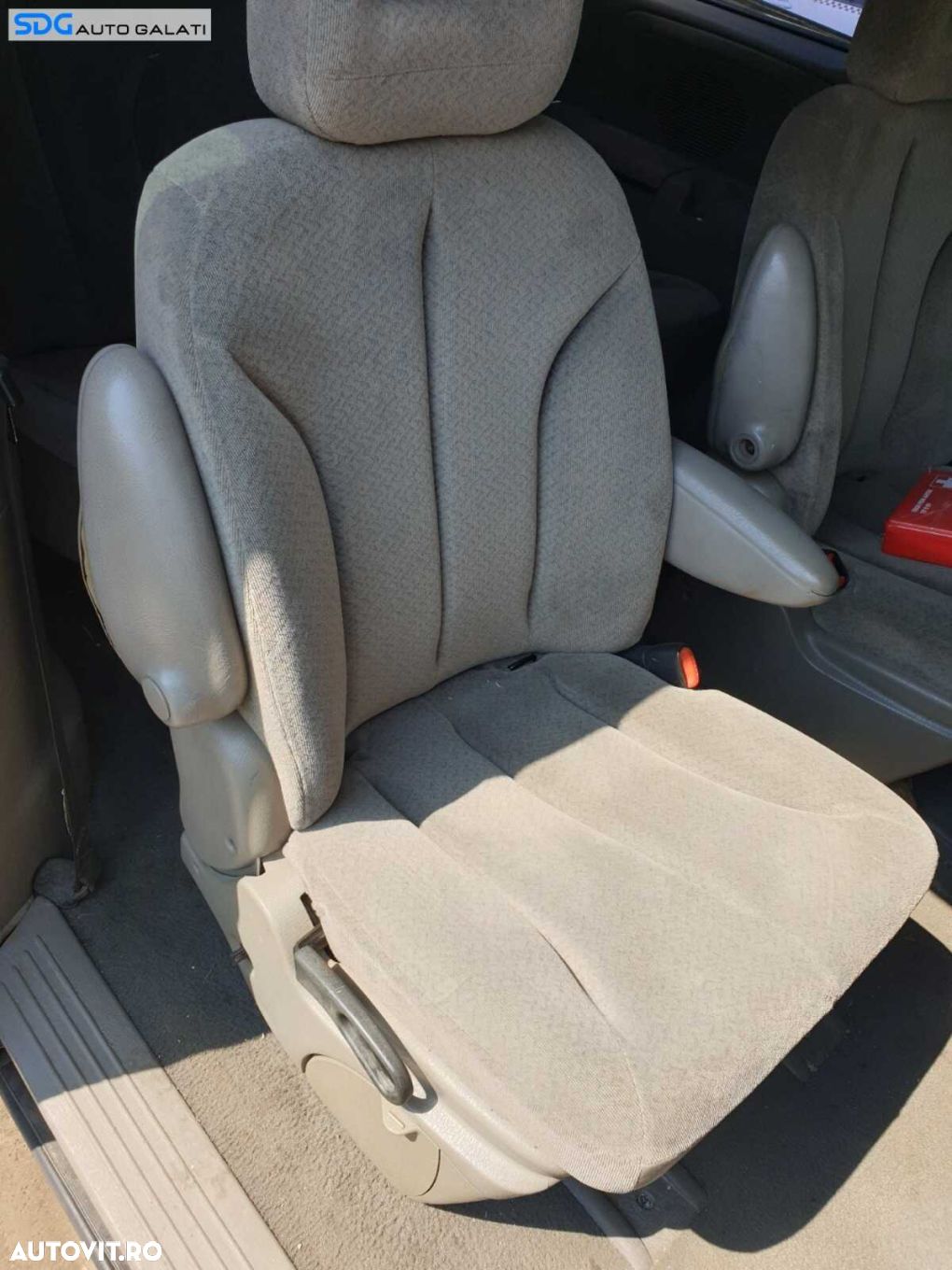 Scaun Textil Fara Incalzire Dreapta Spate Randul 2 Chrysler Voyager IV 2001 - 2008 [K0017] - 1