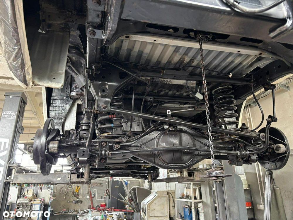 Nissan Navara - 25