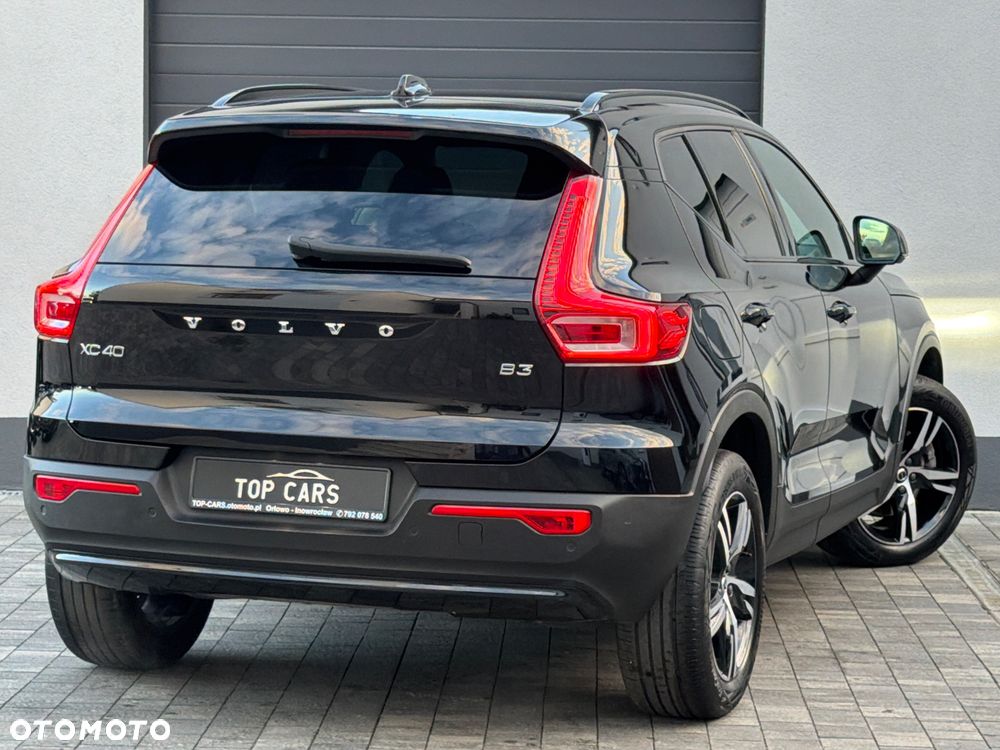 Volvo XC 40 B3 B DKG Ultra Black Edition - 32