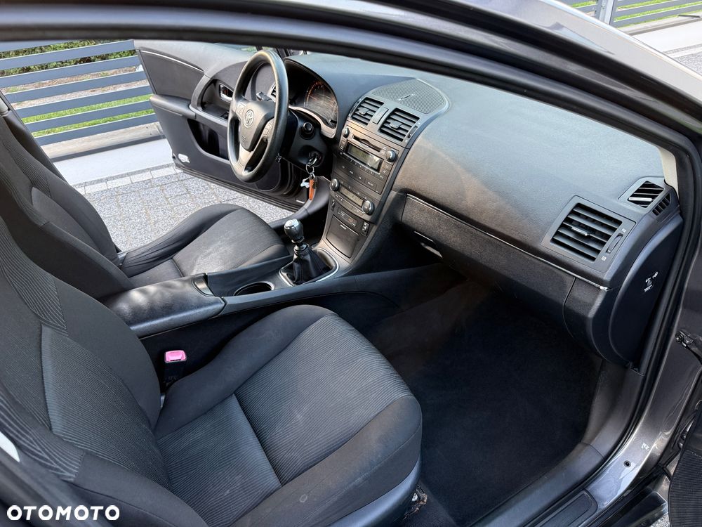 Toyota Avensis 1.8 Comfort - 23