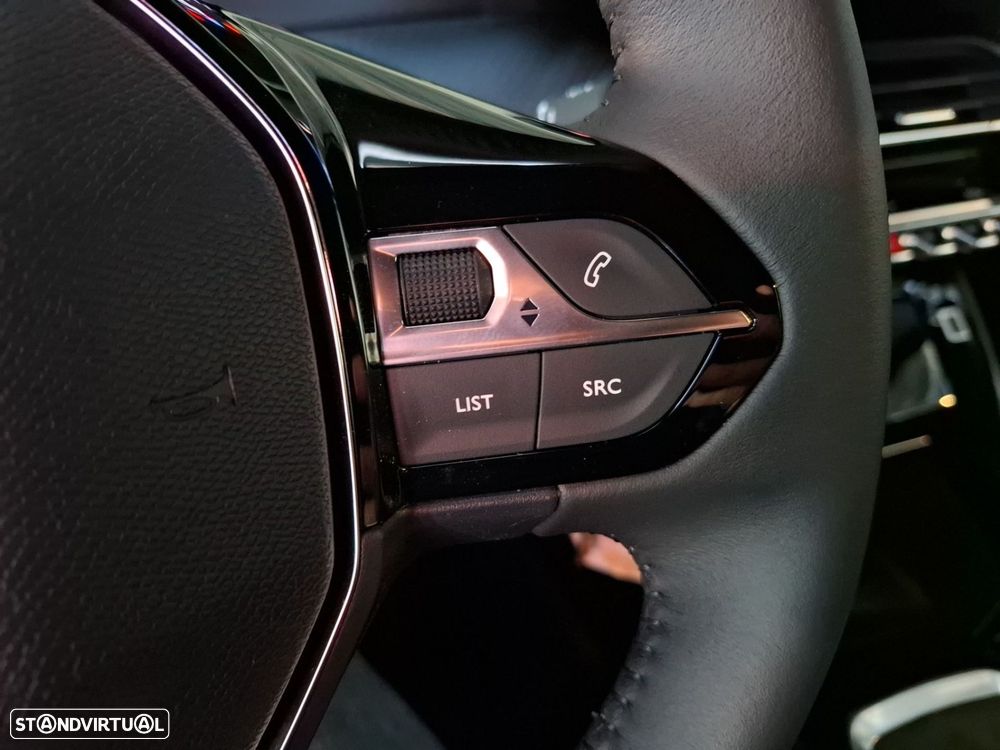 Peugeot 2008 1.2 PureTech Allure - 24