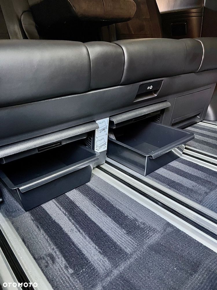 Volkswagen Multivan - 37