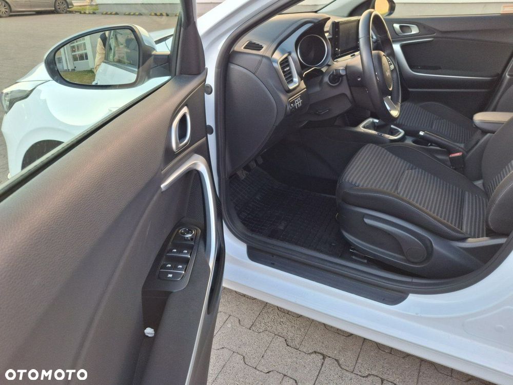 Kia Ceed 1.5 T-GDI M - 11